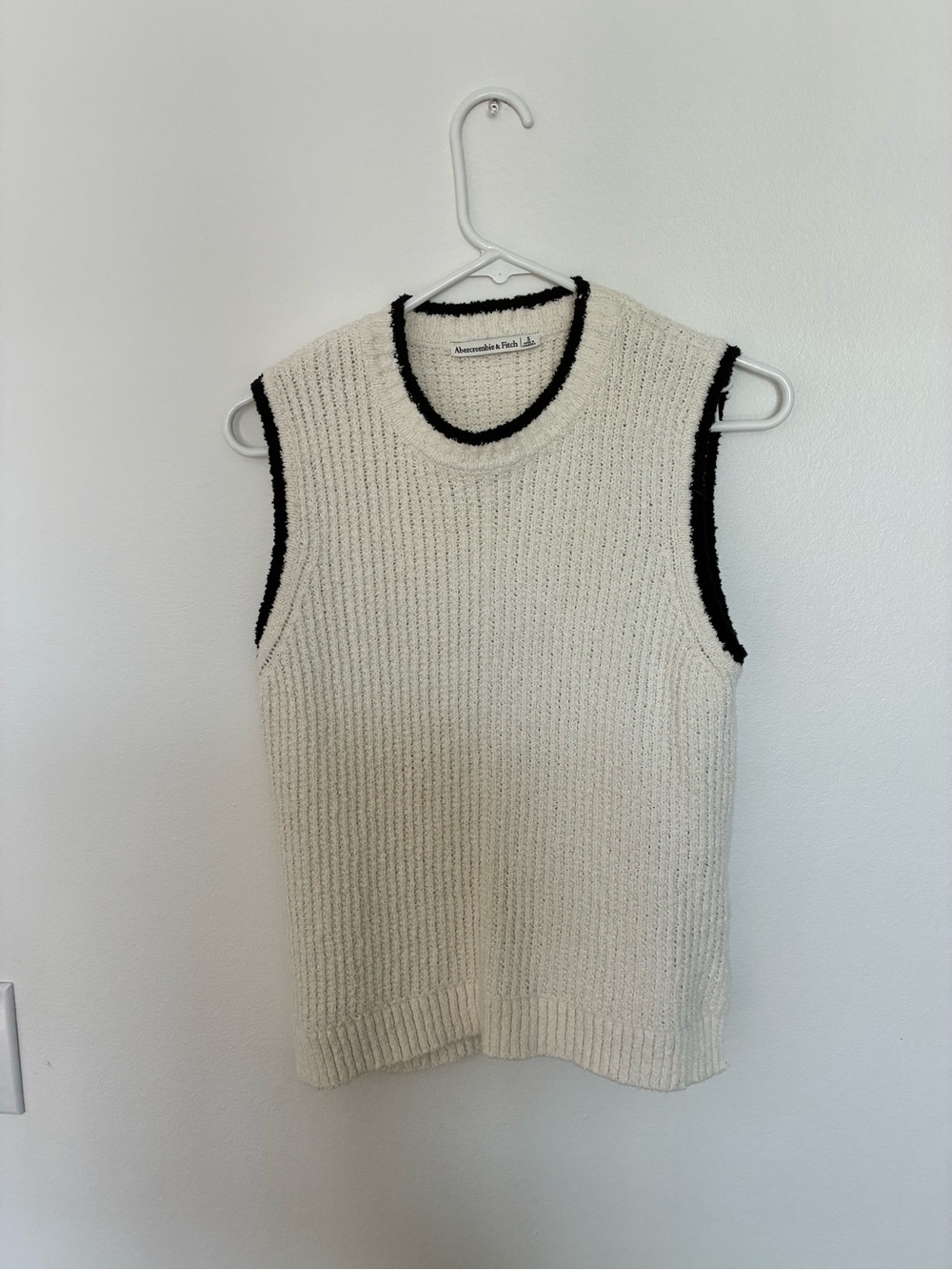 Abercrombie & Fitch Cream Knit Crewneck Vest with Black Trim
